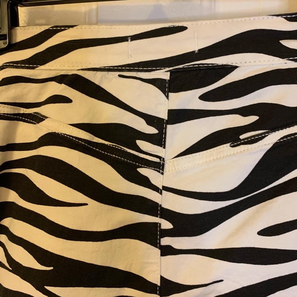 Free People Belle Printed Skinny Pants 🖤🤍 - Picture 10 of 12